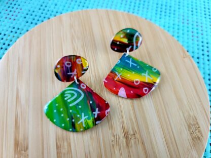 Abstract-shaped drop studs