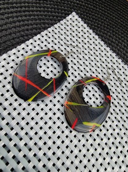 Metallic black elongated ovals with pink and yellow